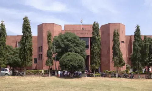 ಸಾಮಾಜಿಕ ಕಾರ್ಯಕರ್ತರನ್ನು ಪಿಎಸ್‌ಎ ಅಡಿ ಅಕ್ರಮ ಬಂಧನ : ಜಮ್ಮುಕಾಶ್ಮೀರ ಆಡಳಿತಕ್ಕೆ ಹೈಕೋರ್ಟ್ ತರಾಟೆ