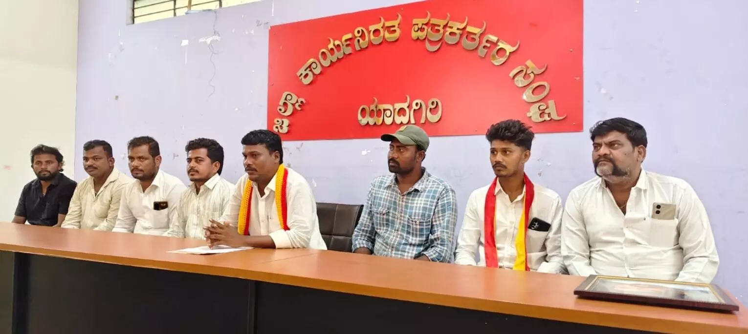 ಯಾದಗಿರಿ | ಡಾ.ವಿಷ್ಣುವರ್ಧನ್ ಅವರಿಗೆ ಮರಣೋತ್ತರ ʼಕರ್ನಾಟಕ ರತ್ನʼ ಪ್ರಶಸ್ತಿ : ವಿಷ್ಣು ಸೇನಾ ಸಮಿತಿಯಿಂದ ರಾಜ್ಯ ಸರಕಾರಕ್ಕೆ ಅಭಿನಂದನೆ