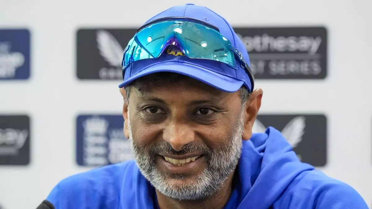 ಆಟಗಾರರ ತಲೆಯಲ್ಲಿ ಕ್ರಿಕೆಟ್ ಬಿಟ್ಟು ಬೇರೆ ಯೋಚನೆ ಇಲ್ಲ : ಭಾರತೀಯ ಬ್ಯಾಟಿಂಗ್ ಕೋಚ್ ಸೀತಾಂಶು ಕೋಟಕ್ ಆಟಗಾರರ ತಲೆಯಲ್ಲಿ ಕ್ರಿಕೆಟ್ ಬಿಟ್ಟು ಬೇರೆ ಯೋಚನೆ ಇಲ್ಲ : ಭಾರತೀಯ ಬ್ಯಾಟಿಂಗ್ ಕೋಚ್ ಸೀತಾಂಶು ಕೋಟಕ್