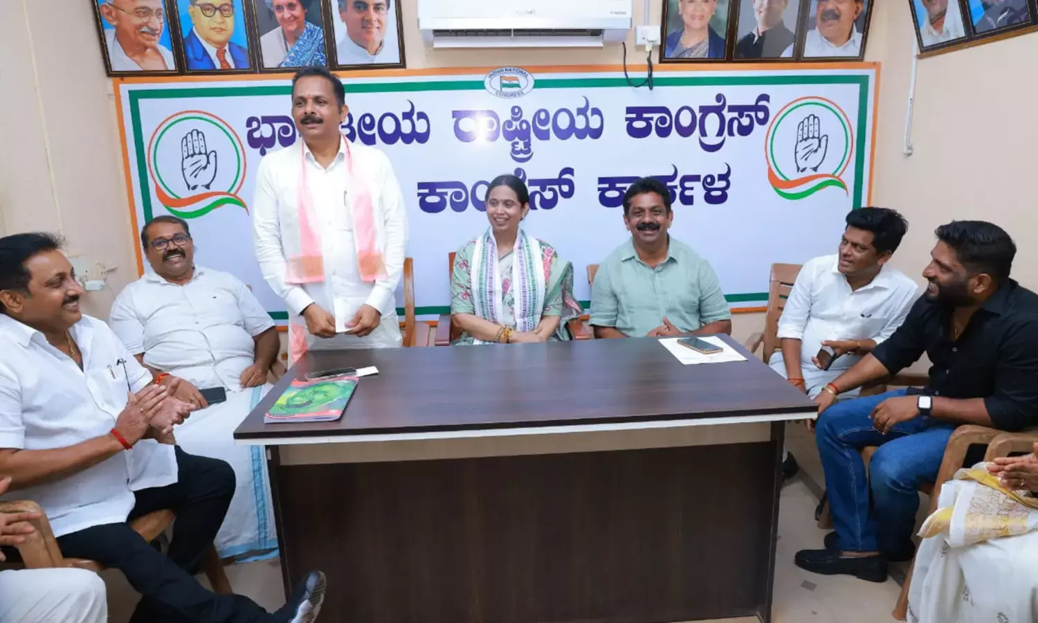 ಕಾರ್ಕಳ ಕಾಂಗ್ರೆಸ್ ಕಚೇರಿಗೆ ಸಚಿವೆ ಲಕ್ಷ್ಮೀ ಹೆಬ್ಬಾಳ್ಕರ್ ಭೇಟಿ