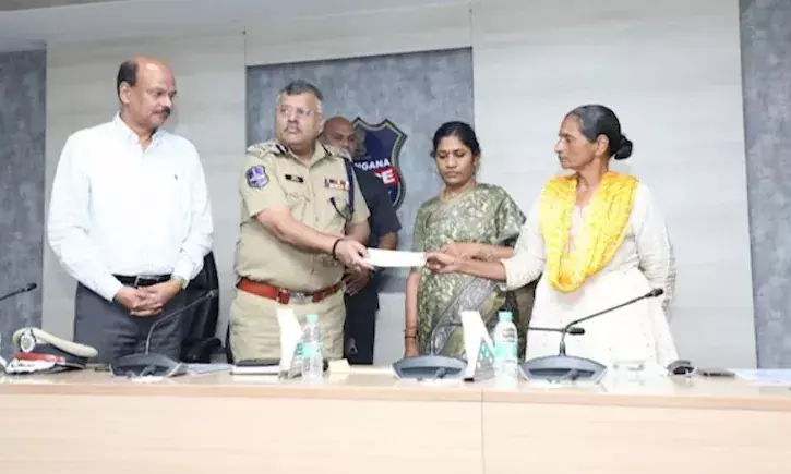 ತೆಲಂಗಾಣ | ಮಾವೋವಾದಿ ನಾಯಕಿ ಶರಣಾಗತ