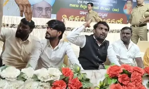 ಔರಾದ್ | ಶಿಕ್ಷಕರ ದಿನಾಚರಣೆಯ ವೇಳೆ ಶಿಷ್ಟಾಚಾರ ಉಲ್ಲಂಘನೆ ಆರೋಪ : ಶಾಸಕ ಪ್ರಭು ಚೌವ್ಹಾಣ್ ವಿರುದ್ಧ ಕಾಂಗ್ರೆಸ್ ಕಾರ್ಯಕರ್ತರಿಂದ ಪ್ರತಿಭಟನೆ