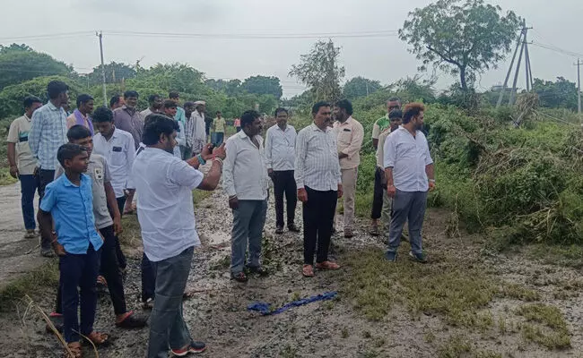ಅಫಜಲಪುರ | ಪ್ರವಾಹ ಪೀಡಿತ ಸ್ಥಳಗಳಿಗೆ ಮುಖಂಡ ನಿತಿನ್ ಗುತ್ತೇದಾರ್ ಭೇಟಿ, ಶೀಘ್ರ ಪರಿಹಾರ ಘೋಷಣೆಗೆ ಆಗ್ರಹ ಅಫಜಲಪುರ | ಪ್ರವಾಹ ಪೀಡಿತ ಸ್ಥಳಗಳಿಗೆ ಮುಖಂಡ ನಿತಿನ್ ಗುತ್ತೇದಾರ್ ಭೇಟಿ, ಶೀಘ್ರ ಪರಿಹಾರ ಘೋಷಣೆಗೆ ಆಗ್ರಹ