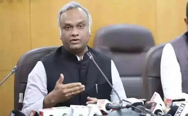 ‘ಆರೆಸ್ಸೆಸ್ ಕಚೇರಿಗೆ ಹೋಗಿ ಬಸವವಾಣಿಯ ಘೋಷಣೆ ಕೂಗಲಿ’ : ಬಿಜೆಪಿ ನಾಯಕರಿಗೆ ಸಚಿವ ಪ್ರಿಯಾಂಕ್ ಖರ್ಗೆ ಸವಾಲು ‘ಆರೆಸ್ಸೆಸ್ ಕಚೇರಿಗೆ ಹೋಗಿ ಬಸವವಾಣಿಯ ಘೋಷಣೆ ಕೂಗಲಿ’ : ಬಿಜೆಪಿ ನಾಯಕರಿಗೆ ಸಚಿವ ಪ್ರಿಯಾಂಕ್ ಖರ್ಗೆ ಸವಾಲು