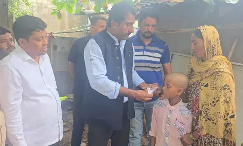 ಬೀದರ್ | ಆತ್ಮಹತ್ಯೆ ಪ್ರಕರಣ : ಕುಟುಂಬಸ್ಥರನ್ನು ಭೇಟಿ ಮಾಡಿ ಸಾಂತ್ವನ ಹೇಳಿದ ಸಚಿವ ರಹೀಮ್ ಖಾನ್