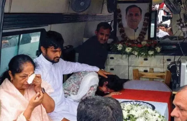 ಅಹಮದಾಬಾದ್ ವಿಮಾನ ದುರಂತದಲ್ಲಿ ಮೃತಪಟ್ಟ ಮಾಜಿ ಸಿಎಂ ವಿಜಯ್ ರೂಪಾನಿ ಅಂತ್ಯಕ್ರಿಯೆ ವೆಚ್ಚ ಭರಿಸದ ಬಿಜೆಪಿ; 25 ಲಕ್ಷ ರೂ. ಬಾಕಿ