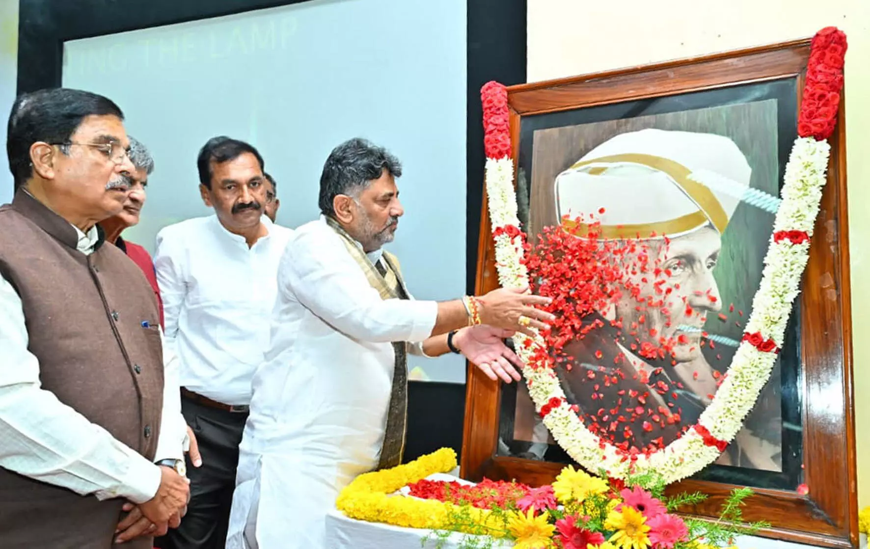 ಭವಿಷ್ಯಕ್ಕೆ ಬುನಾದಿ ಹಾಕುವಲ್ಲಿ ಇಂಜಿನಿಯರ್ ಗಳ ಜವಾಬ್ದಾರಿ ಮಹತ್ವದ್ದು: ಡಿಕೆ ಶಿವಕುಮಾರ್