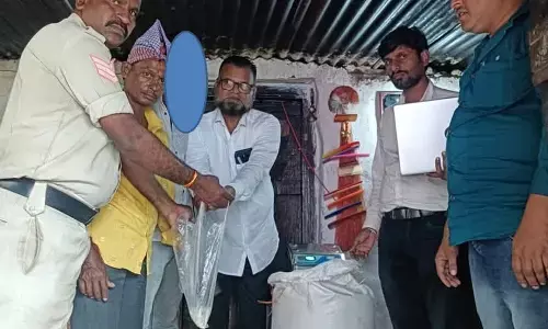 ಔರಾದ್: ಅಕ್ರಮವಾಗಿ ಸಂಗ್ರಹಿಸಿಟ್ಟಿದ್ದ 960 ಕೆಜಿ ಪಡಿತರ ಅಕ್ಕಿ ವಶ