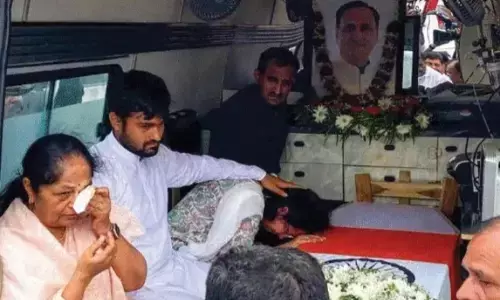 ಅಹಮದಾಬಾದ್ ವಿಮಾನ ದುರಂತದಲ್ಲಿ ಮೃತಪಟ್ಟ ಮಾಜಿ ಸಿಎಂ ವಿಜಯ್ ರೂಪಾನಿ ಅಂತ್ಯಕ್ರಿಯೆ ವೆಚ್ಚ ಭರಿಸದ ಬಿಜೆಪಿ; 25 ಲಕ್ಷ ರೂ. ಬಾಕಿ