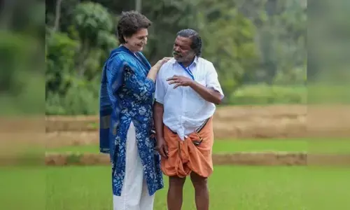 ಕೇರಳ | ಪದ್ಮಶ್ರೀ ಪುರಸ್ಕೃತ ಚೆರುವಯಲ್ ರಾಮನ್ ಮನೆಗೆ ಪ್ರಿಯಾಂಕಾ ಗಾಂಧಿ ಭೇಟಿ