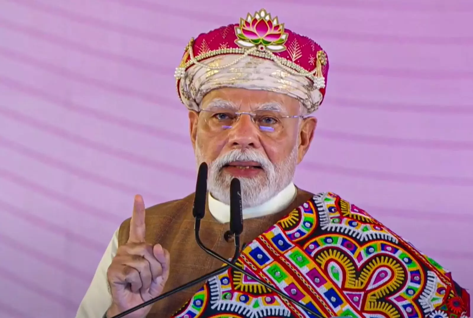 ಭಾರತೀಯ ಸೈನಿಕರು ಪಾಕಿಸ್ತಾನವನ್ನು ಕ್ಷಣಾರ್ಧದಲ್ಲಿ ಮಂಡಿಯೂರುವಂತೆ ಮಾಡಿದ್ದಾರೆ: ಪ್ರಧಾನಿ ಮೋದಿ ಭಾರತೀಯ ಸೈನಿಕರು ಪಾಕಿಸ್ತಾನವನ್ನು ಕ್ಷಣಾರ್ಧದಲ್ಲಿ ಮಂಡಿಯೂರುವಂತೆ ಮಾಡಿದ್ದಾರೆ: ಪ್ರಧಾನಿ ಮೋದಿ