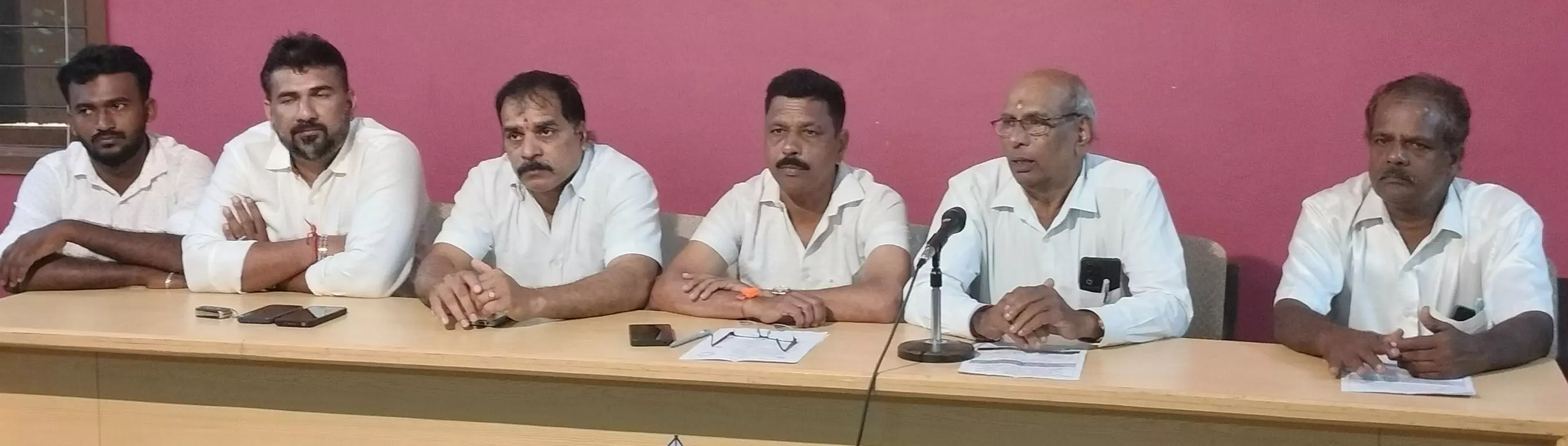 ರಾಜ್ಯ ಮರಾಠ ಸಮಾಜದ ಎಲ್ಲರೂ ‘ಮರಾಠ-ಕುಣಬಿ’ ಬರೆಸಲು ಕರೆ ರಾಜ್ಯ ಮರಾಠ ಸಮಾಜದ ಎಲ್ಲರೂ ‘ಮರಾಠ-ಕುಣಬಿ’ ಬರೆಸಲು ಕರೆ