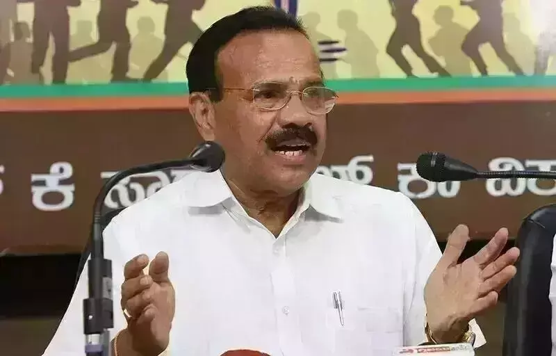 ಮಾಜಿ ಸಿಎಂ ಡಿ.ವಿ.ಸದಾನಂದಗೌಡರ ಬ್ಯಾಂಕ್ ಖಾತೆಗಳು ಹ್ಯಾಕ್: 3 ಲಕ್ಷ ರೂ.ವಂಚನೆ ಮಾಜಿ ಸಿಎಂ ಡಿ.ವಿ.ಸದಾನಂದಗೌಡರ ಬ್ಯಾಂಕ್ ಖಾತೆಗಳು ಹ್ಯಾಕ್: 3 ಲಕ್ಷ ರೂ.ವಂಚನೆ