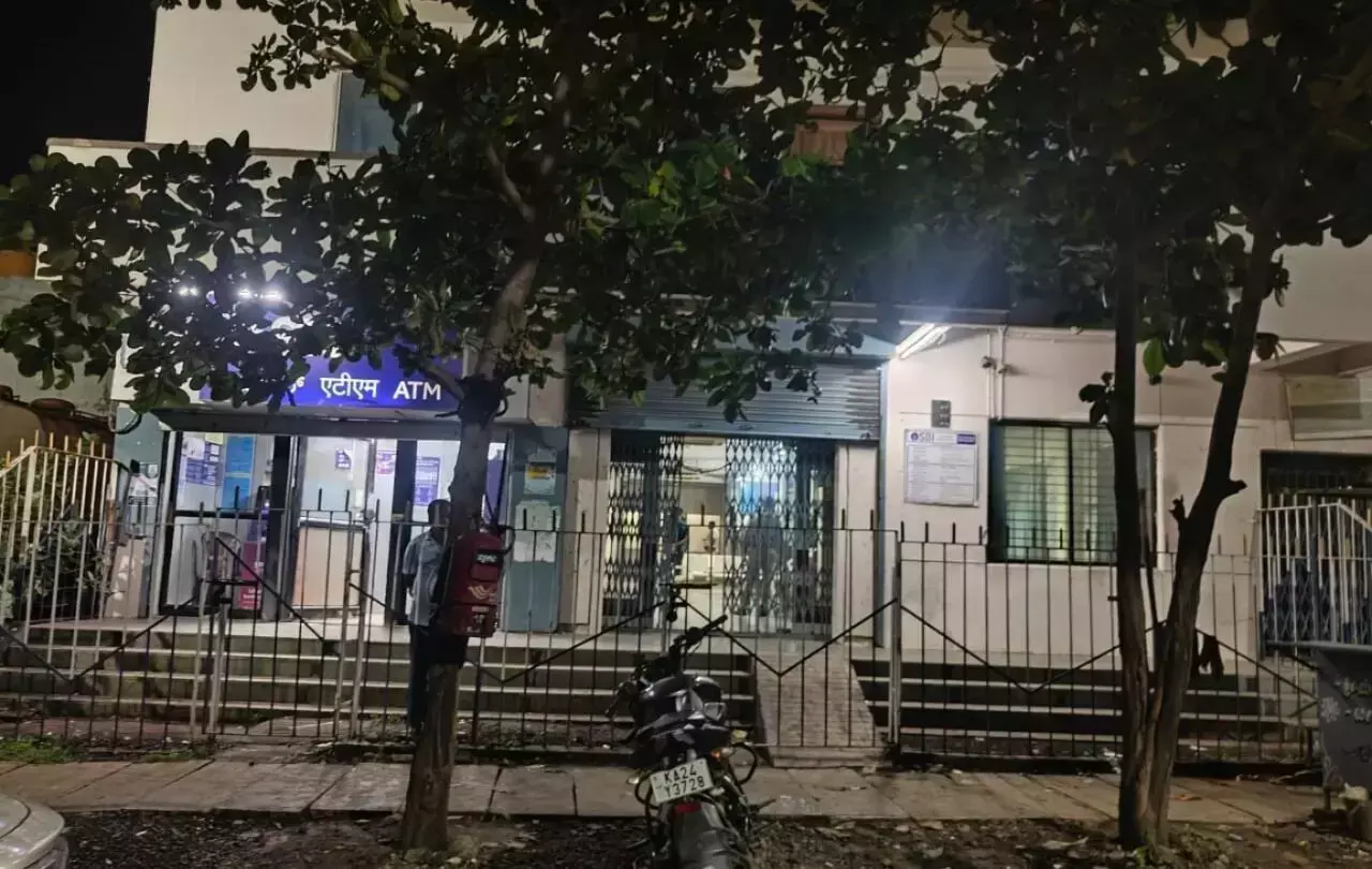 ವಿಜಯಪುರ: ಬ್ಯಾಂಕ್‌ನಿಂದ 20 ಕೋಟಿ ರೂ. ಮೌಲ್ಯದ ನಗ, ನಗದು ದರೋಡೆ; ಆರೋಪಿಗಳು ಪರಾರಿ