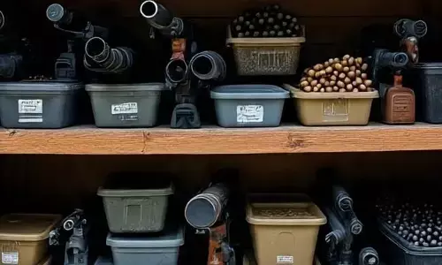 ಮಲಪ್ಪುರಂ| ಮನೆಯೊಂದರಲ್ಲಿ ಭಾರೀ ಪ್ರಮಾಣದ ಶಸ್ತ್ರಾಸ್ತ್ರಗಳು ಪತ್ತೆ