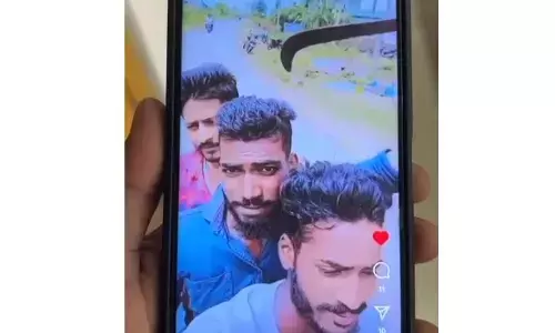 ಮಡಿಕೇರಿ | ಮಾರಕಾಸ್ತ್ರ ಪ್ರದರ್ಶಿಸುತ್ತಾ ಬೈಕ್ ಸವಾರಿ: ಇಬ್ಬರ ಬಂಧನ, ಓರ್ವ ಪರಾರಿ