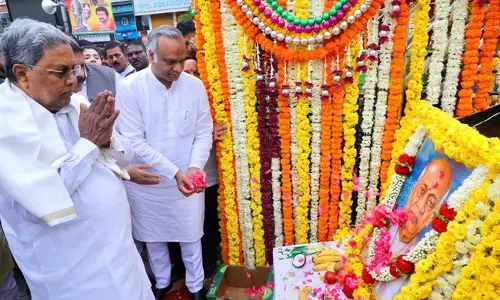 ಕಲ್ಯಾಣ ಕರ್ನಾಟಕ ಉತ್ಸವ : ಸರ್ದಾರ್ ಪಟೇಲ್ ಪುತ್ಥಳಿಗೆ ಸಿಎಂ ಸಿದ್ದರಾಮಯ್ಯ ಗೌರವ ನಮನ