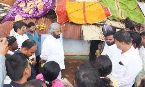 ಬೀದರ್ | ಸಾಲಬಾಧೆಯಿಂದ ಆತ್ಮಹತ್ಯೆ ಮಾಡಿಕೊಂಡ ಮಹಿಳೆಯ ಮನೆಗೆ ಸಚಿವ ಈಶ್ವರ್ ಖಂಡ್ರೆ ಭೇಟಿ