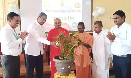 ಬೀದರ್ | ಮಕ್ಕಳಲ್ಲಿ ಜ್ಞಾನ ಹೆಚ್ಚಿಸಿ ಬೌದ್ಧಿಕವಾಗಿ ಬಲಗೊಳಿಸುವವನೇ ನಿಜವಾದ ಶಿಕ್ಷಕ : ಮಹಾಲಿಂಗ ದೇವರು