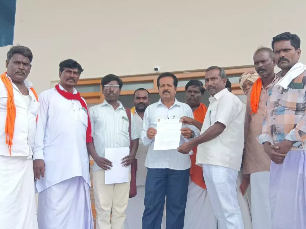 ರಾಯಚೂರು | ಯಲಗಟ್ಟ, ಪಲಕನಮರಡಿ ಗ್ರಾಮಗಳಲ್ಲಿ ಮೂಲಭೂತ ಸೌಲಭ್ಯ ಒದಗಿಸಲು ಮನವಿ ರಾಯಚೂರು | ಯಲಗಟ್ಟ, ಪಲಕನಮರಡಿ ಗ್ರಾಮಗಳಲ್ಲಿ ಮೂಲಭೂತ ಸೌಲಭ್ಯ ಒದಗಿಸಲು ಮನವಿ