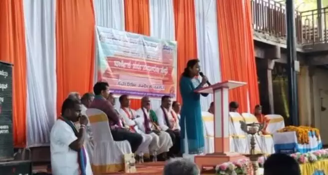 ಬಾಗಲಕೋಟೆ | ʼಸನ್ಮಾನ ಬೇಡ, ಸವಲತ್ತು ಕೊಡಿʼ ; ಅಬಕಾರಿ ಸಚಿವರ ವಿರುದ್ಧ ವೇದಿಕೆಯಲ್ಲಿಯೇ ಅಸಮಾಧಾನ ವ್ಯಕ್ತಪಡಿಸಿದ ವಿದ್ಯಾರ್ಥಿನಿ