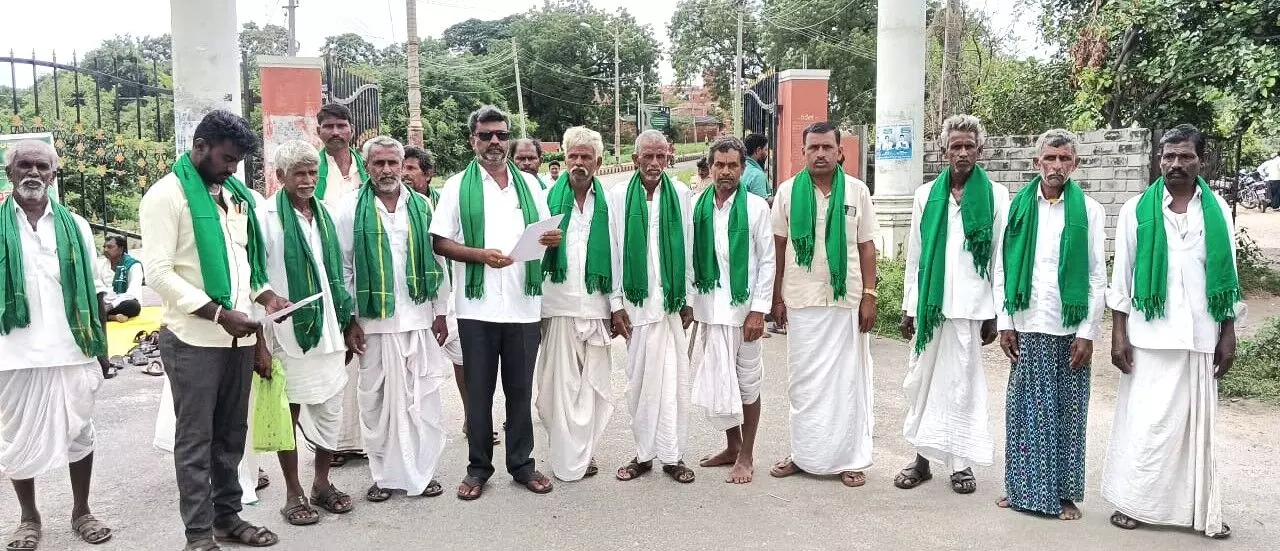 ರಾಯಚೂರು | ಮುದಗಲ್ ರಾಷ್ಟ್ರೀಯ ಹೆದ್ದಾರಿಯ ಸೇತುವೆ ಎತ್ತರ ಹೆಚ್ಚಿಸಲು ರೈತರಿಂದ ಆಗ್ರಹ ರಾಯಚೂರು | ಮುದಗಲ್ ರಾಷ್ಟ್ರೀಯ ಹೆದ್ದಾರಿಯ ಸೇತುವೆ ಎತ್ತರ ಹೆಚ್ಚಿಸಲು ರೈತರಿಂದ ಆಗ್ರಹ