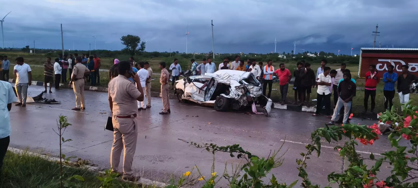 ಗದಗ | ಕಾರು-ಬಸ್‌ ನಡುವೆ ಭೀಕರ ಅಪಘಾತ; ಮೂವರು ಮೃತ್ಯು