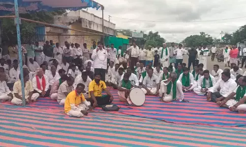 ಸಿಂಧನೂರಿನ 19 ಗ್ರಾಮಗಳನ್ನು ಮಸ್ಕಿಗೆ ಸೇರಿಸುವ ನಿರ್ಧಾರಕ್ಕೆ ವಿರೋಧ : ಕಲಮಂಗಿಯಲ್ಲಿ ʼರಸ್ತೆ ರೋಕೋʼ ಪ್ರತಿಭಟನೆ