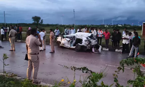 ಗದಗ | ಕಾರು-ಬಸ್‌ ನಡುವೆ ಭೀಕರ ಅಪಘಾತ; ಮೂವರು ಮೃತ್ಯು