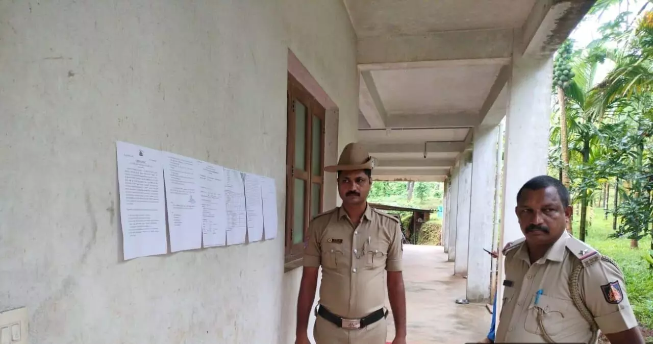 ಬೆಳ್ತಂಗಡಿ | ವಿಚಾರಣೆಗೆ ಹಾಜರಾಗುವಂತೆ ಮಹೇಶ್ ಶೆಟ್ಟಿ ತಿಮರೋಡಿ ಮನೆಗೆ ನೋಟಿಸ್ ಅಂಟಿಸಿದ ಪೊಲೀಸರು