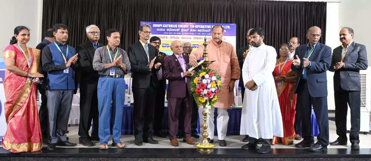 ಜನರಲ್ಲಿ ಆರ್ಥಿಕ ಸಂಪನ್ಮೂಲ ವೃದ್ಧಿಗೆ ಸಹಕಾರಿ ಪಾತ್ರ ಅಪಾರ: ಐವನ್ ಡಿ’ಸೋಜ ಜನರಲ್ಲಿ ಆರ್ಥಿಕ ಸಂಪನ್ಮೂಲ ವೃದ್ಧಿಗೆ ಸಹಕಾರಿ ಪಾತ್ರ ಅಪಾರ: ಐವನ್ ಡಿ’ಸೋಜ