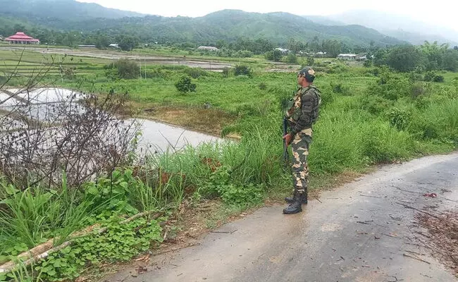 ಮೂಲನಿವಾಸಿಗಳಿಂದ ಹೊರಗಿನವರಿಗೆ ಭೂ ವರ್ಗಾವಣೆ ನೋಂದಣಿಗೆ ಮಣಿಪುರ ಸರಕಾರ ನಿಷೇಧ ಮೂಲನಿವಾಸಿಗಳಿಂದ ಹೊರಗಿನವರಿಗೆ ಭೂ ವರ್ಗಾವಣೆ ನೋಂದಣಿಗೆ ಮಣಿಪುರ ಸರಕಾರ ನಿಷೇಧ