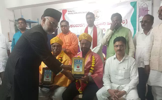 ಕಲಬುರಗಿ | ಸಾಮಾಜಿಕ ಸೇವೆ ಗುರುತಿಸಿ ಮುಹಮ್ಮದ್ ಇಕ್ಬಾಲ್ ಅಲಿಗೆ ಪ್ರಶಸ್ತಿ ಕಲಬುರಗಿ | ಸಾಮಾಜಿಕ ಸೇವೆ ಗುರುತಿಸಿ ಮುಹಮ್ಮದ್ ಇಕ್ಬಾಲ್ ಅಲಿಗೆ ಪ್ರಶಸ್ತಿ