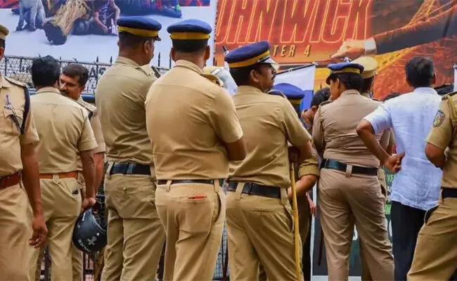 ಉತ್ತರ ಪ್ರದೇಶ | ಎಸ್ಪಿ ತಾಯಿಗೆ ಚಿಕಿತ್ಸೆ ನೀಡಲು ತುರ್ತು ಘಟಕದಲ್ಲಿದ್ದ ವೈದ್ಯರನ್ನೇ ಬಲವಂತವಾಗಿ ಕರೆದೊಯ್ದು ಪೊಲೀಸರು!