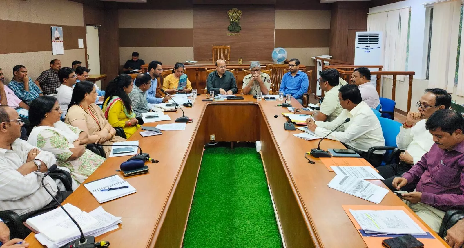 ಕೊಪ್ಪಳ | ಅಧಿಕಾರಿಗಳು ಜವಾಬ್ದಾರಿಯಿಂದ ಕಾರ್ಯನಿರ್ವಹಿಸಿ : ಡಿಸಿ ಸುರೇಶ್ ಬಿ.ಇಟ್ನಾಳ