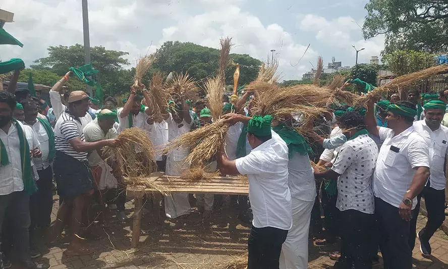 ಬೈಂದೂರು ಪ.ಪಂ. ವ್ಯಾಪ್ತಿಗೆ ಗ್ರಾಮೀಣ ಪ್ರದೇಶ ಸೇರ್ಪಡೆ ವಿರೋಧಿಸಿ ಪ್ರತಿಭಟನೆ