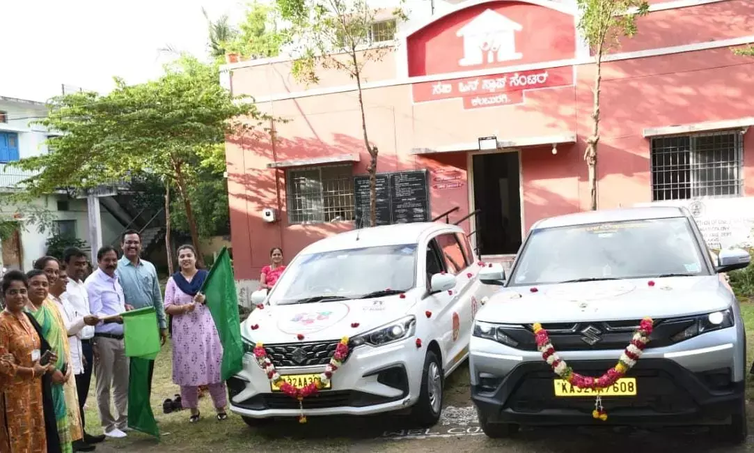 ಕಲಬುರಗಿ| ಸಖಿ‌ ಸೆಂಟರ್ ನ ನೂತನ ವಾಹನಗಳಿಗೆ ಜಿಲ್ಲಾಧಿಕಾರಿ ಫೌಝಿಯಾ ತರನ್ನುಮ್ ಚಾಲನೆ