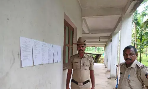 ಬೆಳ್ತಂಗಡಿ | ವಿಚಾರಣೆಗೆ ಹಾಜರಾಗುವಂತೆ ಮಹೇಶ್ ಶೆಟ್ಟಿ ತಿಮರೋಡಿ ಮನೆಗೆ ನೋಟಿಸ್ ಅಂಟಿಸಿದ ಪೊಲೀಸರು