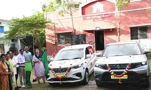 ಕಲಬುರಗಿ| ಸಖಿ‌ ಸೆಂಟರ್ ನ ನೂತನ ವಾಹನಗಳಿಗೆ ಜಿಲ್ಲಾಧಿಕಾರಿ ಫೌಝಿಯಾ ತರನ್ನುಮ್ ಚಾಲನೆ