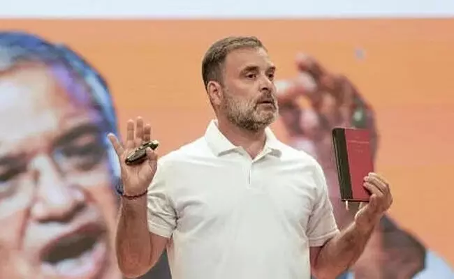 ಮತಗಳ್ಳತನದ ಕುರಿತು ಕರ್ನಾಟಕ ಸಿಐಡಿಗೆ ಚುನಾವಣಾ ಆಯೋಗ ಮಾಹಿತಿ ನೀಡುತ್ತಿಲ್ಲ: ರಾಹುಲ್ ಗಾಂಧಿ ಆರೋಪ ಮತಗಳ್ಳತನದ ಕುರಿತು ಕರ್ನಾಟಕ ಸಿಐಡಿಗೆ ಚುನಾವಣಾ ಆಯೋಗ ಮಾಹಿತಿ ನೀಡುತ್ತಿಲ್ಲ: ರಾಹುಲ್ ಗಾಂಧಿ ಆರೋಪ