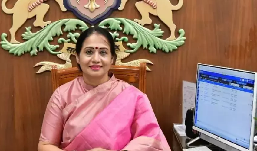 ಎಲ್ಲ ಸರಕಾರಿ, ಅರೆ ಸರಕಾರಿ ಕಟ್ಟಡಗಳ ಮೇಲೆ ಮಕ್ಕಳ ಸಹಾಯವಾಣಿ 1098 ಕಡ್ಡಾಯ : ಡಾ.ಶಾಲಿನಿ ರಜನೀಶ್ ಸೂಚನೆ ಎಲ್ಲ ಸರಕಾರಿ, ಅರೆ ಸರಕಾರಿ ಕಟ್ಟಡಗಳ ಮೇಲೆ ಮಕ್ಕಳ ಸಹಾಯವಾಣಿ 1098 ಕಡ್ಡಾಯ : ಡಾ.ಶಾಲಿನಿ ರಜನೀಶ್ ಸೂಚನೆ