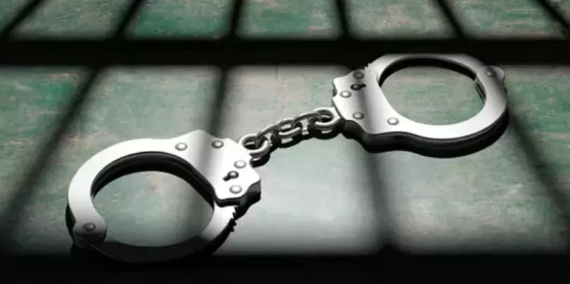 ಬೆಂಗಳೂರು | ಜಾಲತಾಣದಲ್ಲಿ ಹಳೆಯ ವೀಡಿಯೊ ಹಂಚಿಕೊಂಡ ಯುವತಿಯ ಬಂಧನ, ಬಿಡುಗಡೆ ಬೆಂಗಳೂರು | ಜಾಲತಾಣದಲ್ಲಿ ಹಳೆಯ ವೀಡಿಯೊ ಹಂಚಿಕೊಂಡ ಯುವತಿಯ ಬಂಧನ, ಬಿಡುಗಡೆ