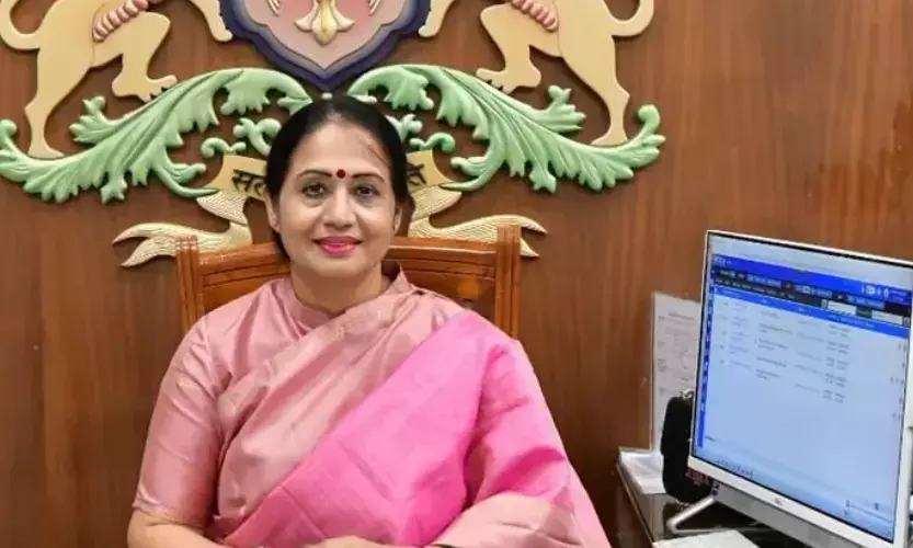 ಎಲ್ಲ ಸರಕಾರಿ, ಅರೆ ಸರಕಾರಿ ಕಟ್ಟಡಗಳ ಮೇಲೆ ಮಕ್ಕಳ ಸಹಾಯವಾಣಿ 1098 ಕಡ್ಡಾಯ : ಡಾ.ಶಾಲಿನಿ ರಜನೀಶ್ ಸೂಚನೆ