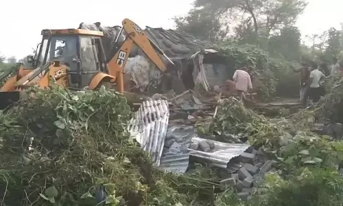 ಛತ್ತೀಸ್‌ಗಢ | ಸರಪಂಚ್‌ಗೆ ಮತ ಹಾಕಲಿಲ್ಲ ಎಂಬ ಕಾರಣಕ್ಕೆ ಕುಟುಂಬವೊಂದಕ್ಕೆ ಸಾಮಾಜಿಕ ಬಹಿಷ್ಕಾರ, ಮನೆ ಧ್ವಂಸ : ಆರೋಪ