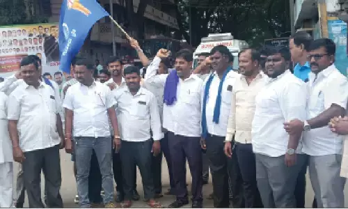 ದಲಿತ ಮಹಿಳೆಯರ ವಿರುದ್ಧ ಹೇಳಿಕೆ ಆರೋಪ | ಯತ್ನಾಳ್ ವಿರುದ್ಧ ಕ್ರಮಕ್ಕೆ ಆಗ್ರಹಿಸಿ ದಾವಣಗೆರೆಯಲ್ಲಿ ದಸಂಸ ಧರಣಿ