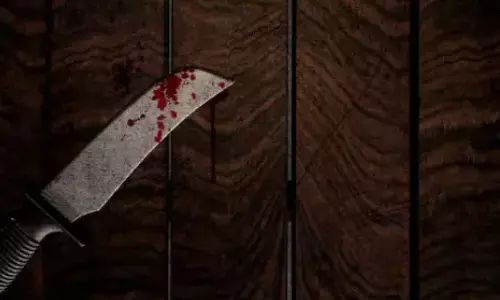 ದಾವಣಗೆರೆ | ಕೋರ್ಟ್‌ ಆವರಣದಲ್ಲೇ ಪತ್ನಿಗೆ ಚಾಕುವಿನಿಂದ ಇರಿದ ಪತಿ