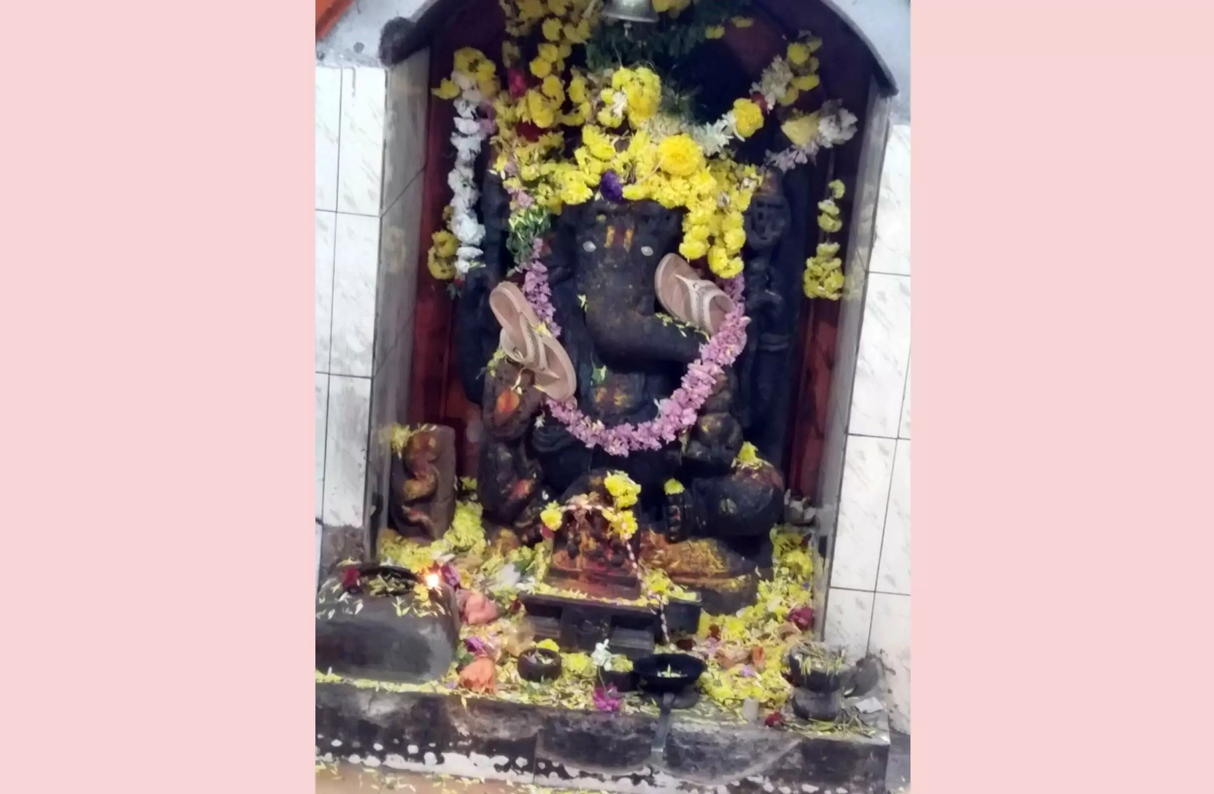 ಬೇಲೂರು | ಗಣೇಶ ಮೂರ್ತಿಗೆ ಚಪ್ಪಲಿ ಹಾರ ಹಾಕಿದ ಕಿಡಿಗೇಡಿಗಳು