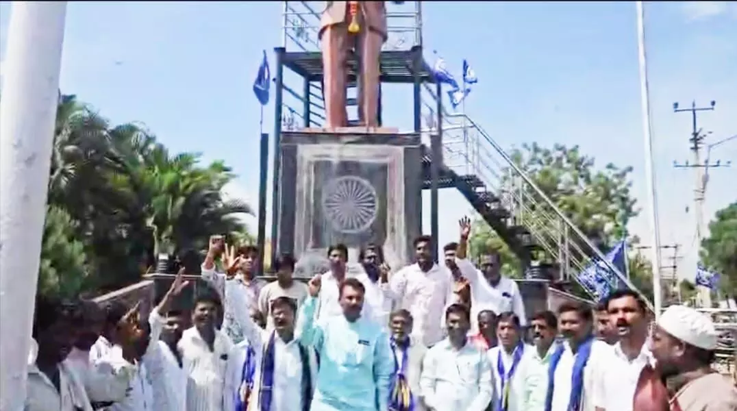 ಸುರಪುರ | ಖಾರಿಜ್ ಖಾತಾ ಭೂಮಿ ಮಂಜೂರಾತಿಗೆ ಒತ್ತಾಯಿಸಿ ಪ್ರತಿಭಟನೆ