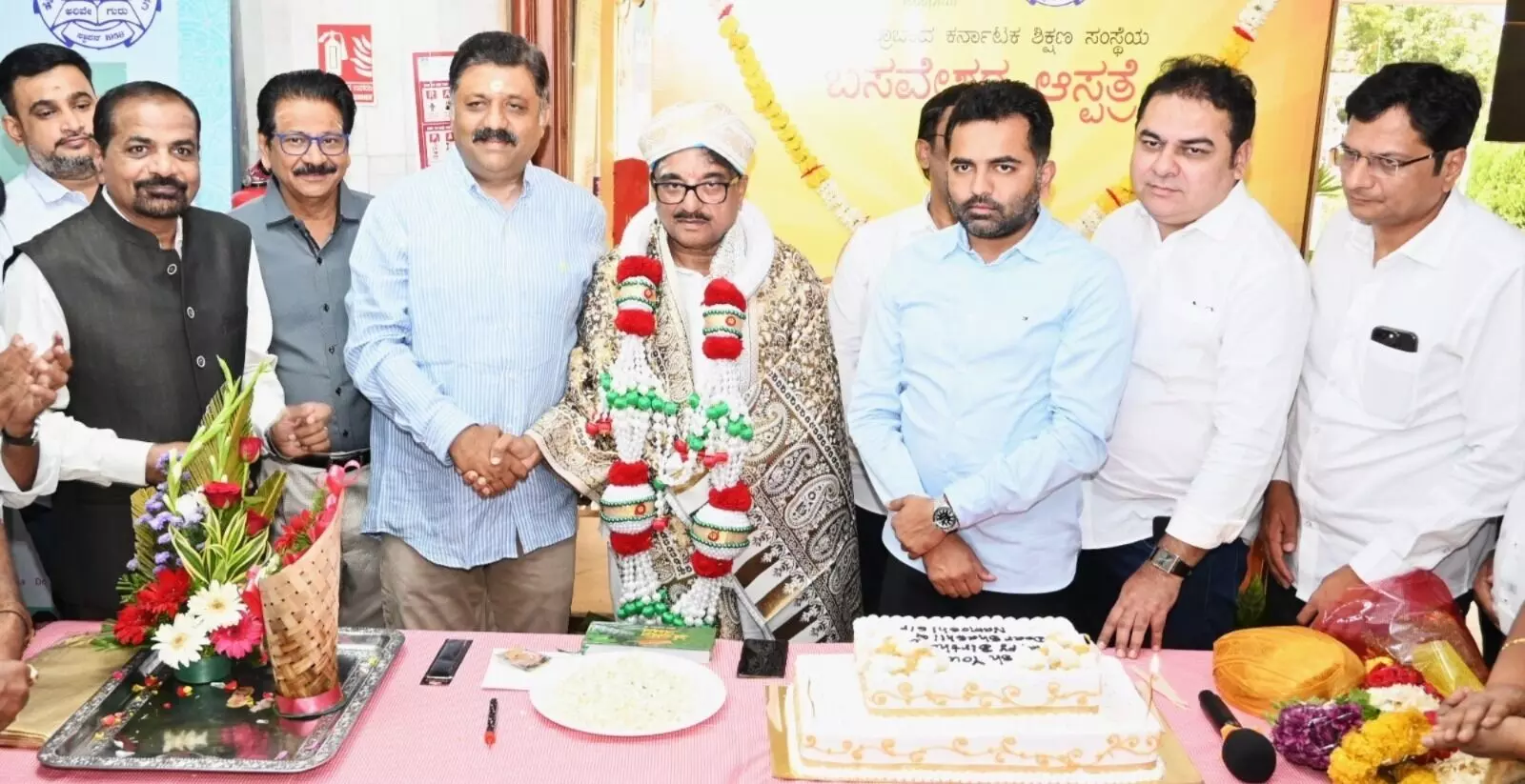 ಕಲಬುರಗಿ | ಬಸವೇಶ್ವರ ಆಸ್ಪತ್ರೆಯಲ್ಲಿ ಶಶೀಲ್ ನಮೋಶಿಯವರ ಜನ್ಮ ದಿನಾಚರಣೆ ಕಲಬುರಗಿ | ಬಸವೇಶ್ವರ ಆಸ್ಪತ್ರೆಯಲ್ಲಿ ಶಶೀಲ್ ನಮೋಶಿಯವರ ಜನ್ಮ ದಿನಾಚರಣೆ