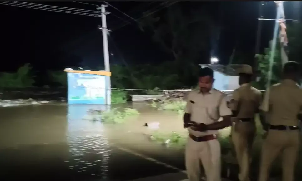 ಕಲಬುರಗಿಯಿಂದ ಕಾಳಗಿಗೆ ಸಂಪರ್ಕಿಸುವ ರಾಜ್ಯ ಹೆದ್ದಾರಿ ಜಲಾವೃತ : ಸಂಚಾರ ಸ್ಥಗಿತ